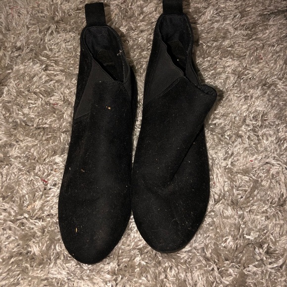 Shoes - Picture 4 of 13